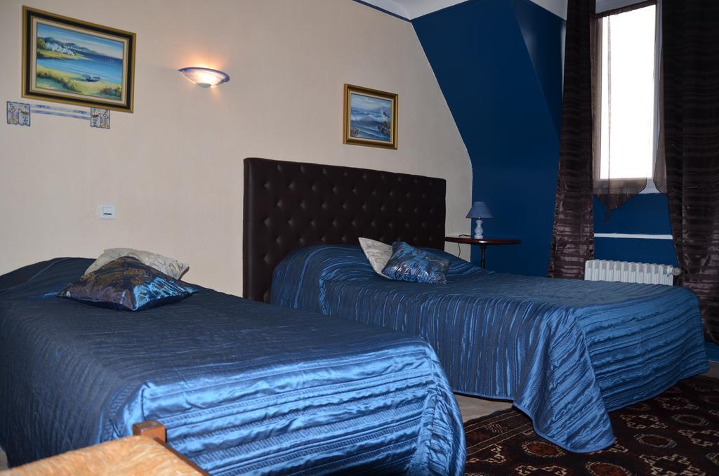 סולי-סיר-לואר Hotel La Tour חדר תמונה