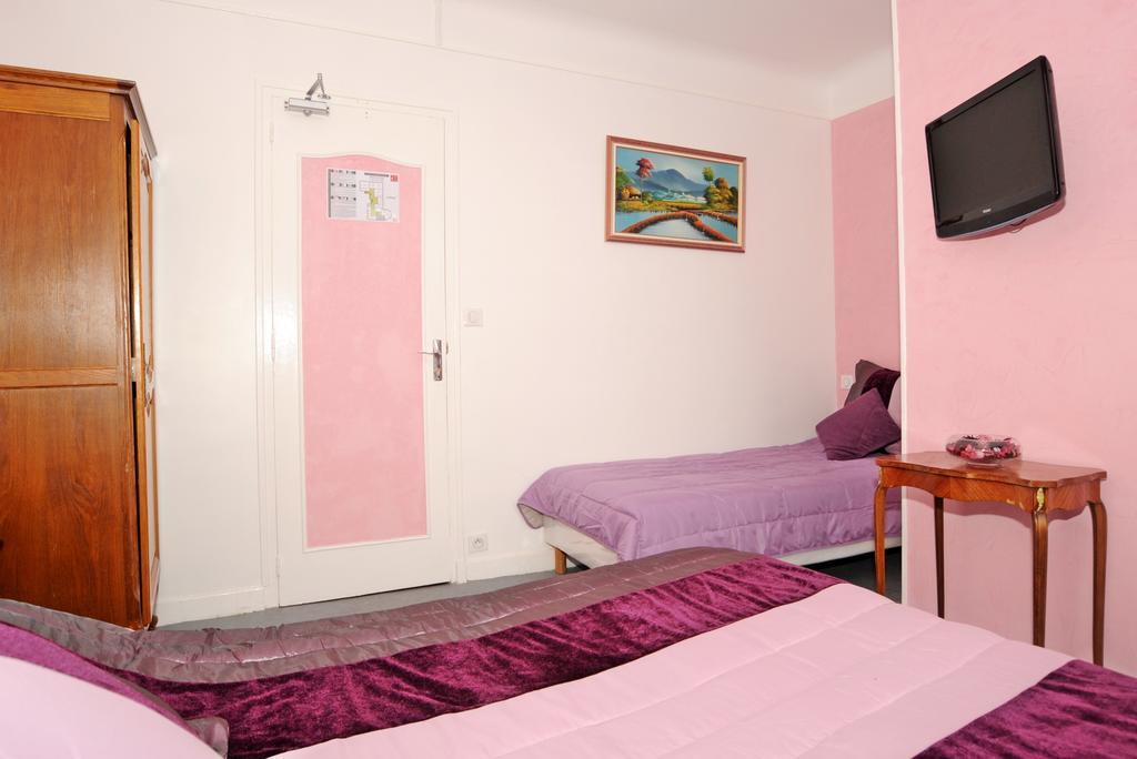 סולי-סיר-לואר Hotel La Tour חדר תמונה